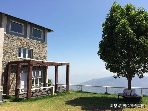 白與灰的碰撞交融：100m2 港式家居的瀟灑寫意