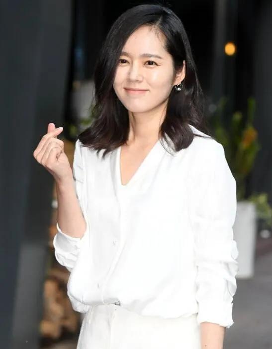 8位初代韓流女星今昔對比,有人美貌依舊,有人中年顏垮,差距大 8位初代韓流女星今昔對比,有人美貌依舊,有人中年顏垮,差距大