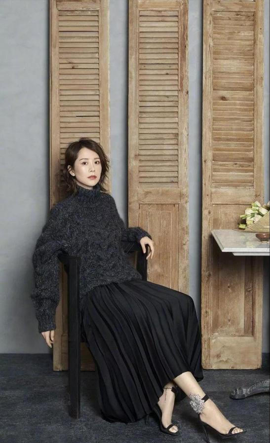 “國民媳婦”海清，一雙一字帶高跟鞋，搭配出百變風格好氣質