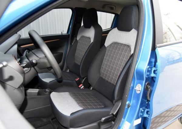 雖然沒有宏光MINI EV便宜,但這東風EX1四座車也才不到5萬起 雖然沒有宏光MINI EV便宜,但這東風EX1四座車也才不到5萬起