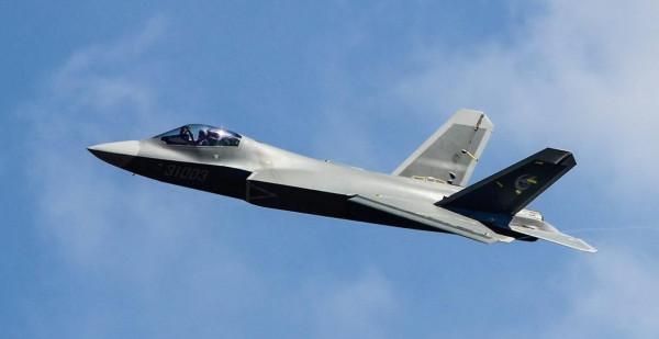 中國隱形艦載機首飛,相比F-31再次進步,優於F-35 中國隱形艦載機首飛,相比F-31再次進步,優於F-35
