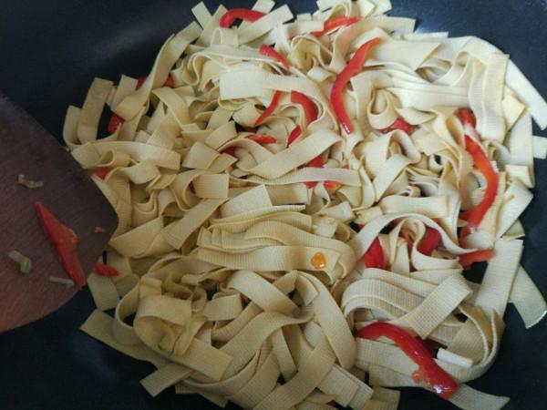 快手簡單家常菜，溜炒幹豆腐，美味下飯，爽口誘人