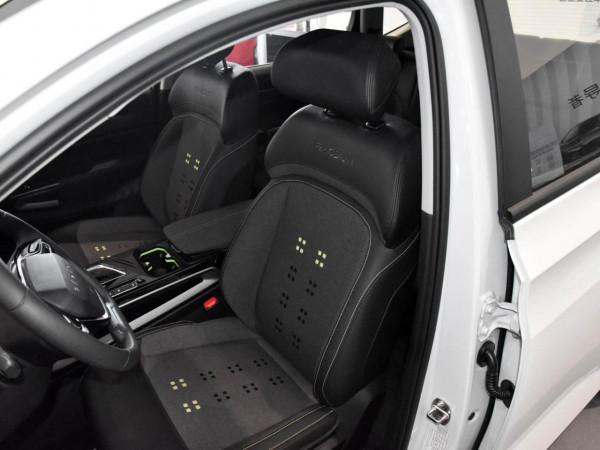 7座低價MPV，有SUV的透過性和轎車的舒適性，實拍寶駿RM-5