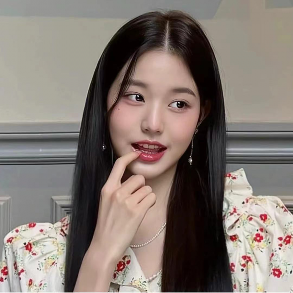 別再披頭散髮了!這4款新年髮型才絕美,氣質顯臉小 別再披頭散髮了!這4款新年髮型才絕美,氣質顯臉小