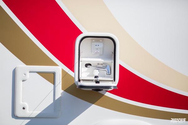 航空輕量化設計,配3.0T自動擋,能食宿多人,國產賓歌精緻型房車 航空輕量化設計,配3.0T自動擋,能食宿多人,國產賓歌精緻型房車