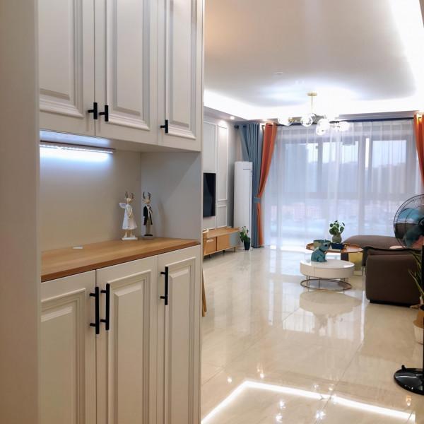 三居室新房，全屋寬敞又明亮，衣櫃裡“藏”衛生間還是頭一次見