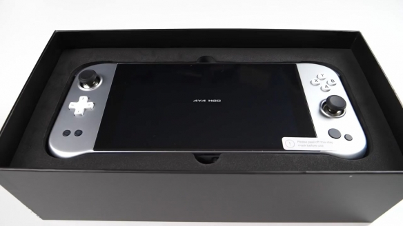 7199元！AYANEO掌機演示：《大鏢客2》執行流暢