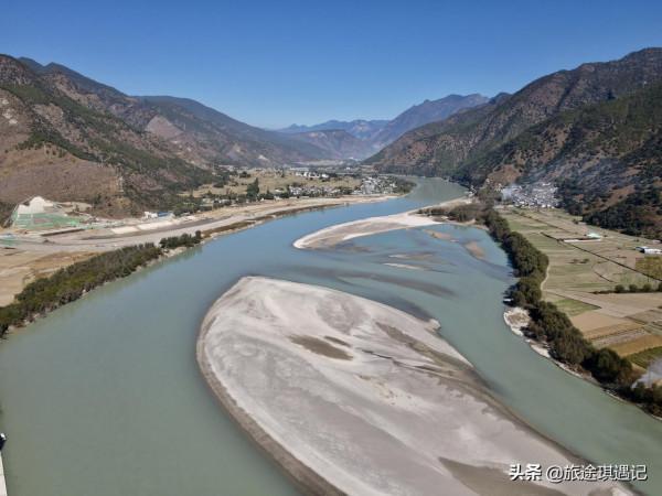 名副其實的長江第一灣，從此長江一路向東，成了中華民族的父親河
