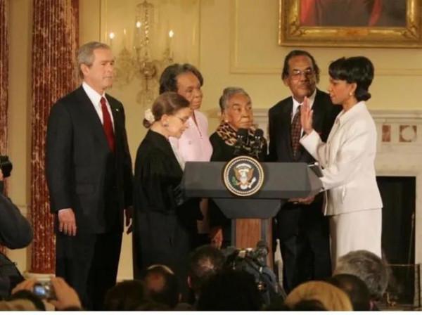 賴斯：卡扎菲的心中女神，小布什的紅顏知己，她憑的是什麼？