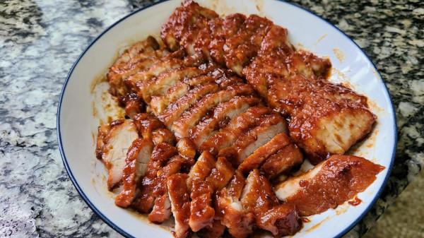 蜜汁叉燒，是廣東很出名的一道菜，好吃又好看，太香了