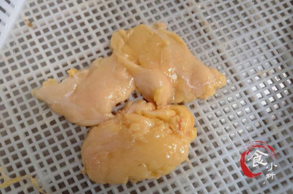 殺雞時，雞肚子裡的黃油扔掉還是吃掉有講究，看完長知識了