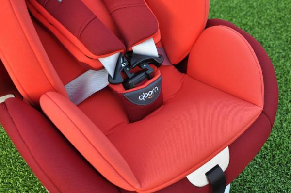 「開箱+全方位測評」上車實測 qborn 0-12歲兒童安全座椅 「開箱+全方位測評」上車實測 qborn 0-12歲兒童安全座椅