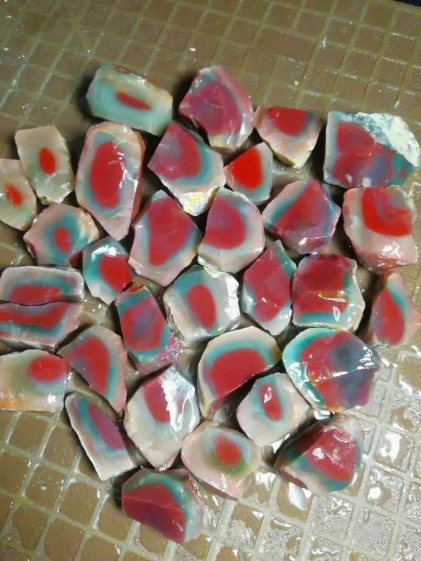 收藏界又一稀有玉種橫空出世~秦嶺秦紫玉,俗稱紫綠瑪瑙 收藏界又一稀有玉種橫空出世~秦嶺秦紫玉,俗稱紫綠瑪瑙