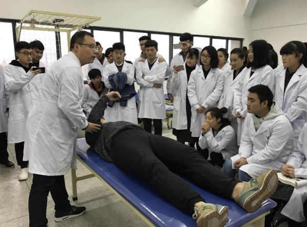 文科生也可以學醫？4個適合文科生的醫學專業，難度不大還好就業