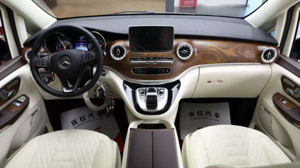 商務車領域的“引領者”——邁巴赫VS680