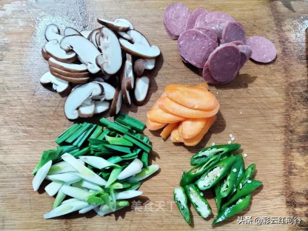 家常炒年糕：自己做料超足，好吃到舔盤