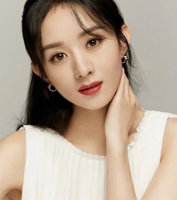 Dior代言人趙麗穎終於再出山!又穿白裙拍大片,Dior審美一直沒變 Dior代言人趙麗穎終於再出山!又穿白裙拍大片,Dior審美一直沒變