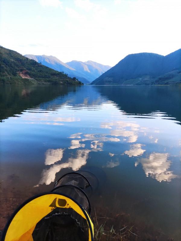 梅子姐又玩路亞又玩手竿，痴迷釣魚連老公的年假也用上了