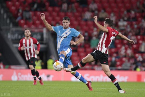 足球1V1進攻的4大關鍵點：如果只知道過人，你的天花板會很低