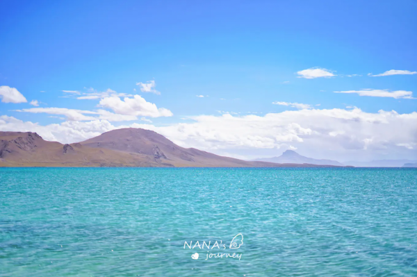 西藏無人區美麗的湖泊，是匯聚各類候鳥的溼地，拍照如童話世界