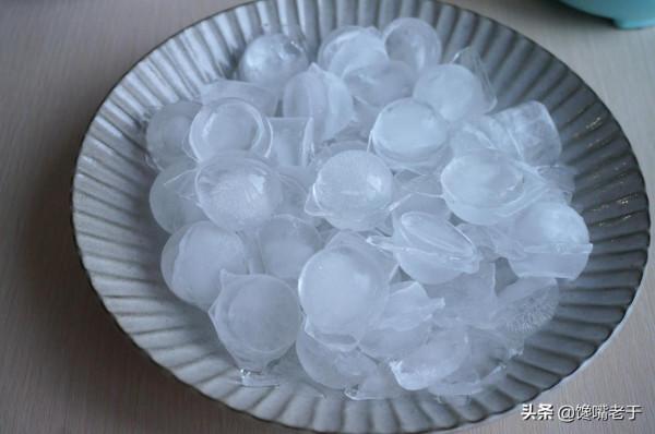 為啥肯德基凍的冰塊是透明的，而我凍的卻是白色的？看完漲知識了