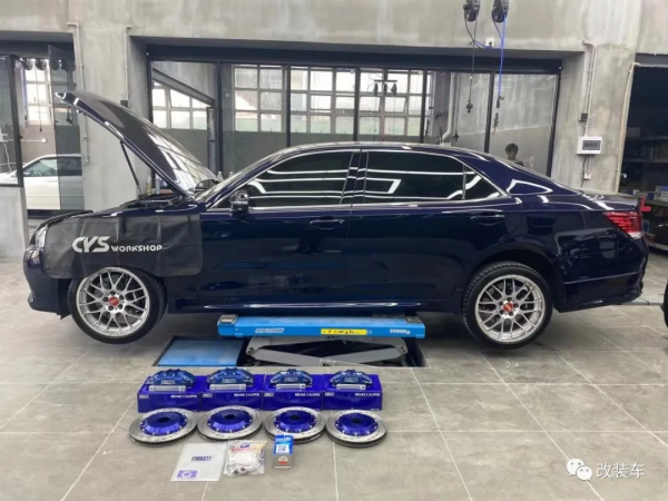 簡約又不失內涵的日規14代目豐田皇冠，只是為了完成兒時的夢