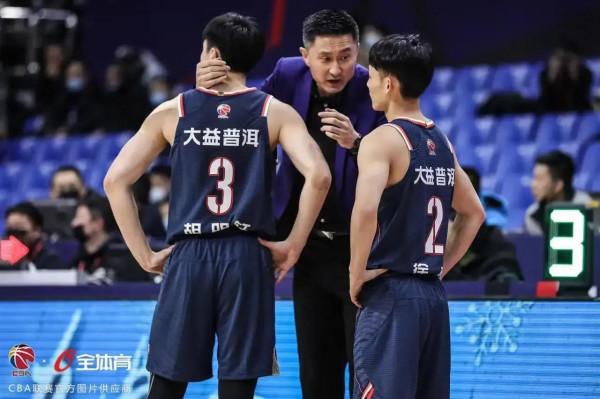 CCTV5+直播，小將撐內線，老四人組擔重任，廣東戰同曦如何演繹