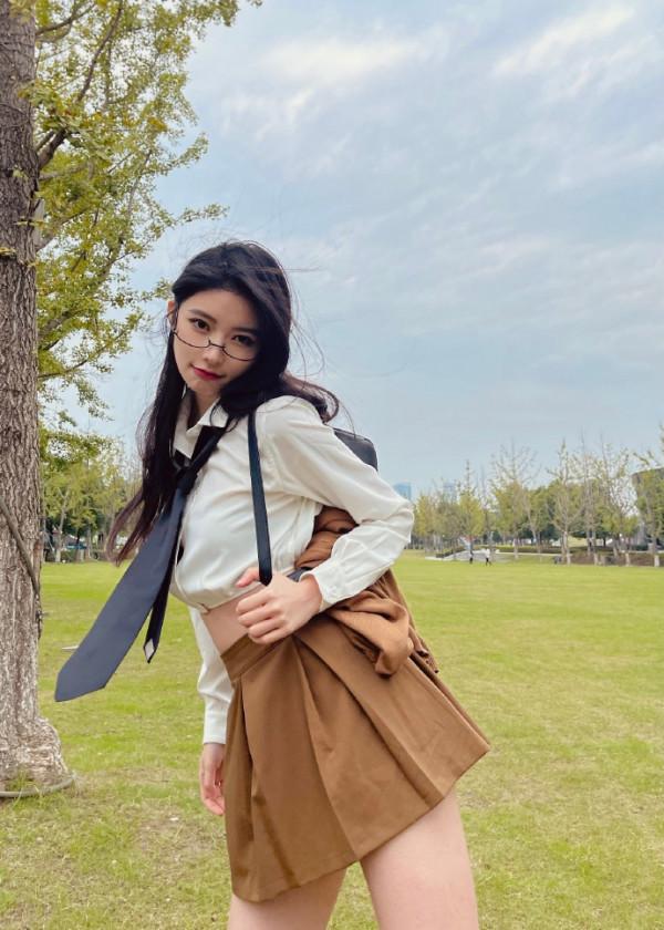 兩大純欲代表撕起來了？方圓被指抄襲易夢玲，曾內涵過對方