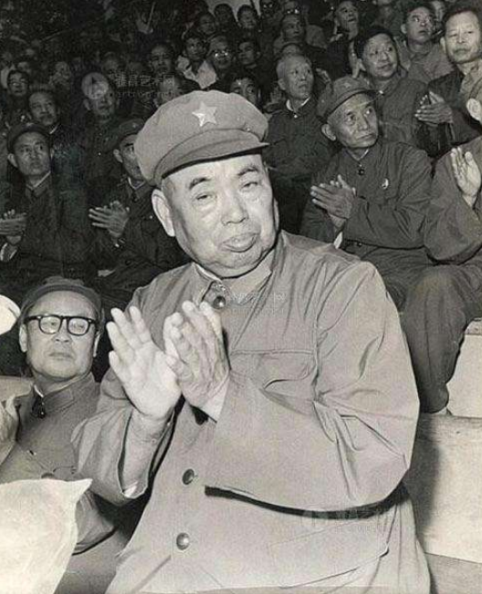 1947年孟良崮戰役，許世友怒摔粟裕電話，戰後不出來，怕被陳毅罵