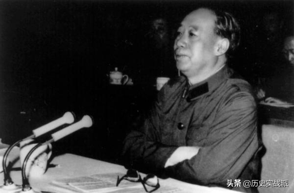 1965年,毛主席在武漢接見張平化,毛主席:你陪我回一趟井岡山吧 1965年,毛主席在武漢接見張平化,毛主席:你陪我回一趟井岡山吧