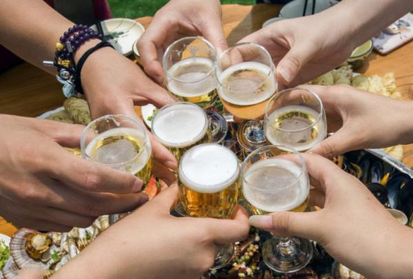 吃晚飯時，長期喝點&OpenCurlyDoubleQuote;白酒&rdquo;的人，最後身體會怎樣？