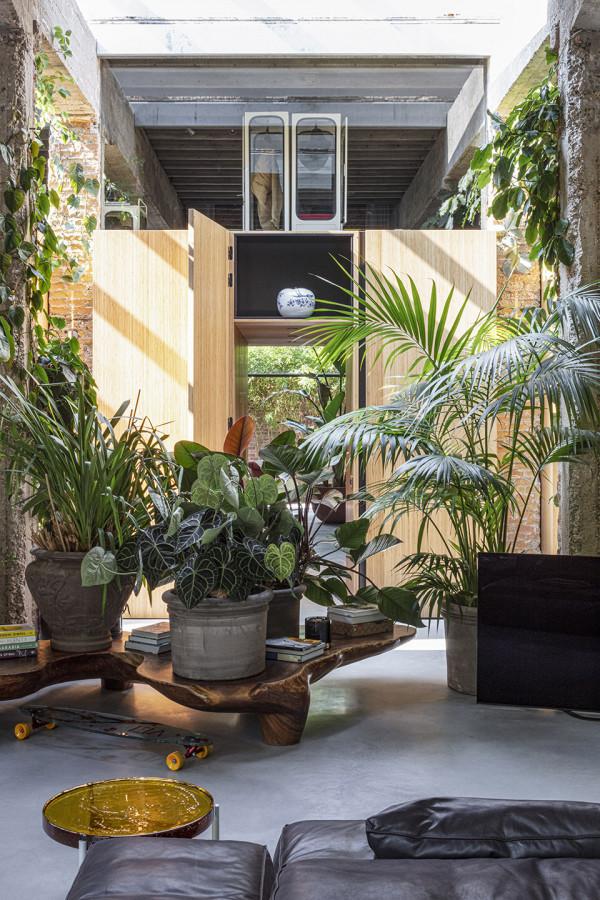 破舊的體育大樓改造成私人住宅:新與舊的碰撞 破舊的體育大樓改造成私人住宅:新與舊的碰撞