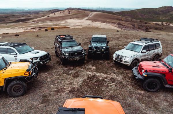 關關駕日|旅行日記 7輛硬派越野車,一場痛快的多倫穿越之旅 關關駕日|旅行日記 7輛硬派越野車,一場痛快的多倫穿越之旅