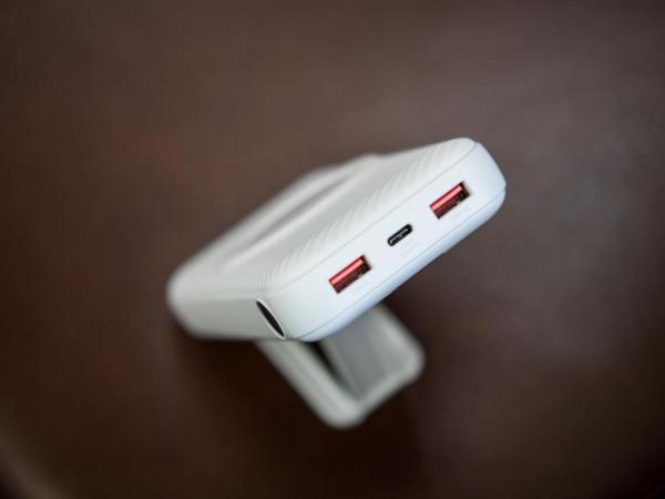 “支稜”起來，無線充電的正確姿勢：iWALK魔咔寶移動電源