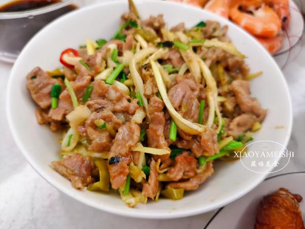 兩位素未謀面的大齡青年，因一頓飯，從相識到相知，最近喜結良緣