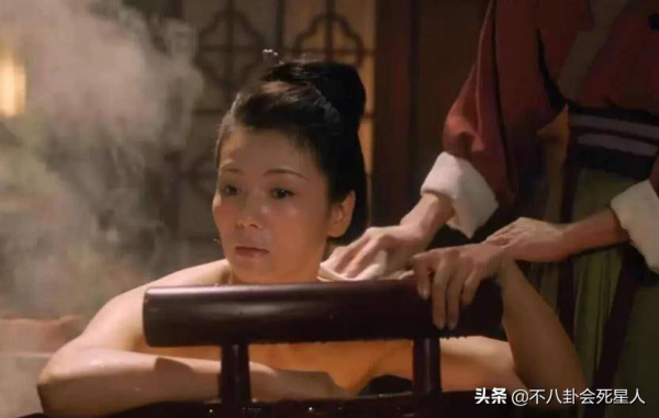 丫頭教&OpenCurlyDoubleQuote;六大丫頭&rdquo;：裝嗲、扮嫩、靠濾鏡磨平皺紋，劉濤自毀口碑
