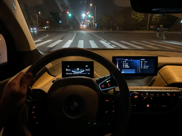 全碳纖“未來之車”，寶馬i3增程版亮點多多