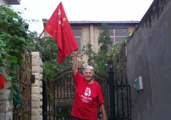 美國姑娘在華執教70年，周總理特批綠卡，家裡五星紅旗誰都不讓碰