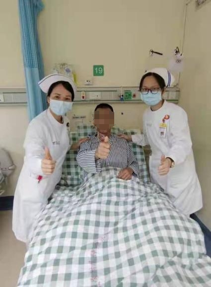 35斤巨瘤藏身腹部,耗時5小時剝出“西瓜大”腹膜後腫瘤 35斤巨瘤藏身腹部,耗時5小時剝出“西瓜大”腹膜後腫瘤