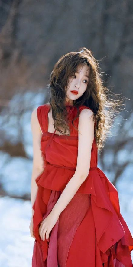 女明星微博氛圍拉滿，跨年穿搭存圖ing