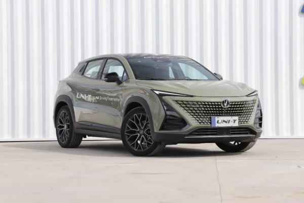 15萬落地，都有爆款潛質，設計感超強，90%的人都會猶豫不決