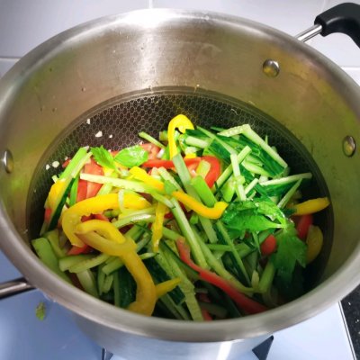 做法簡單零失敗的雞絲涼拌菜,減肥必備 做法簡單零失敗的雞絲涼拌菜,減肥必備