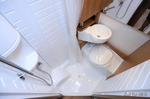 德系合資，6座3.0T動力，油耗8毛/公里，有吃住功能，實拍朗宸T60