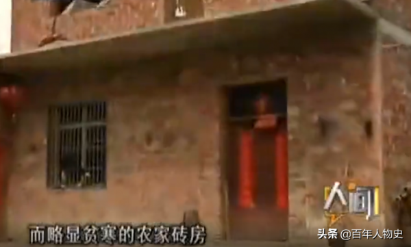 女孩苦尋初戀墳墓，意外發現他“復活”鐵籠中，爸爸：5年前關的