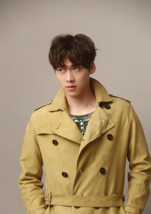 頂級男神李易峰，簡直帥成一道光