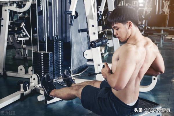 想要增加背闊肌厚度，多做這3個動作，更有效提升練背效果