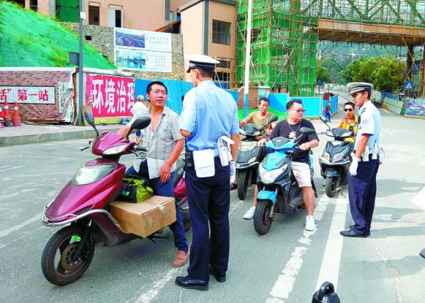 駕駛電動車、電動三輪車，出門帶好這幾樣東西，查再嚴也不“慌”