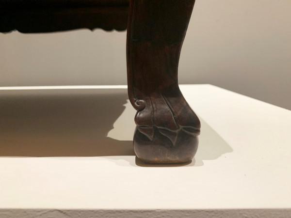 螭龍配獸面，黃花梨齊牙條虎爪足炕桌