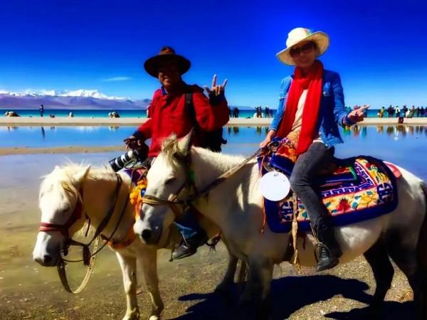 從毛阿敏身價百億60歲老公突然逝去看人間煙火最值得珍惜