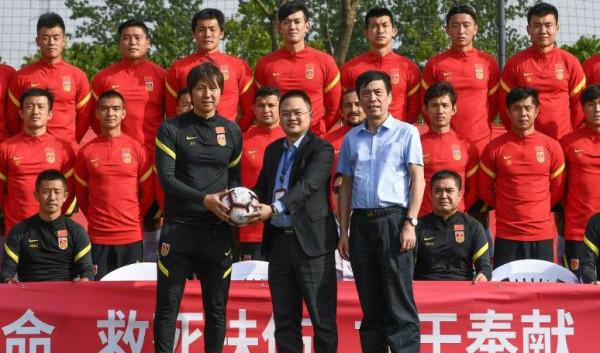 恭喜李鐵!衝擊12強賽首勝再添利好,足協陳戌源好樣的 恭喜李鐵!衝擊12強賽首勝再添利好,足協陳戌源好樣的